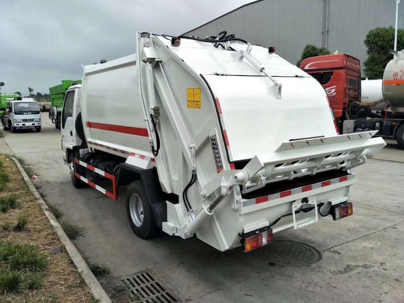 五十鈴4-6方壓縮垃圾車