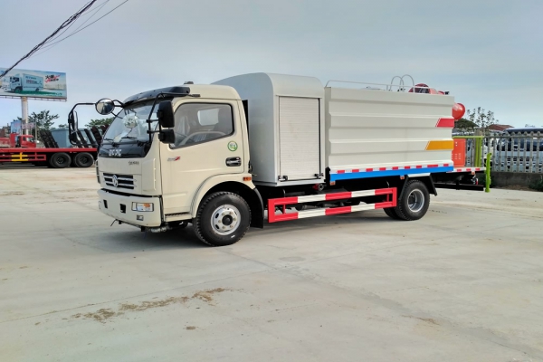 東風(fēng)大多利卡抑塵車(方形6.5噸、30-50米霧炮、單排駕駛室)圖片