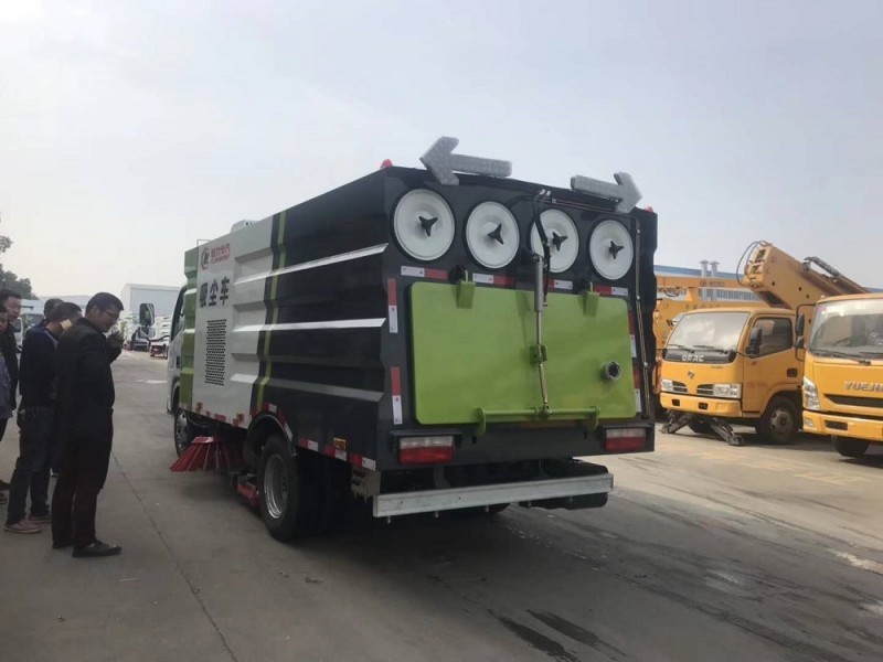 東風(fēng)小多利卡5方吸塵車