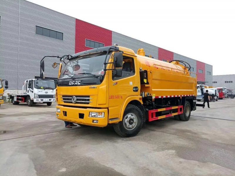 東風多利卡清洗吸污車