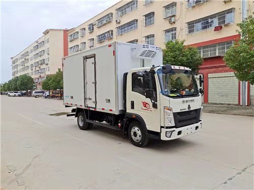 重汽豪沃冷藏車