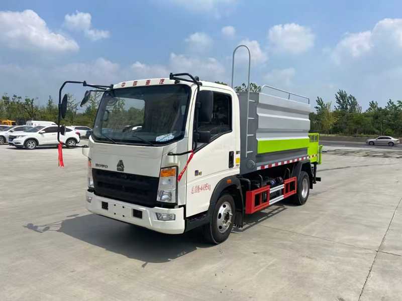 重汽豪沃抑塵車(chē)（灑水車(chē)）